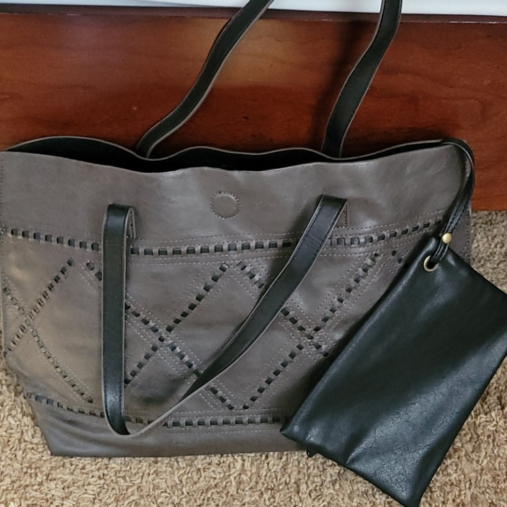 Buckle reversible purse